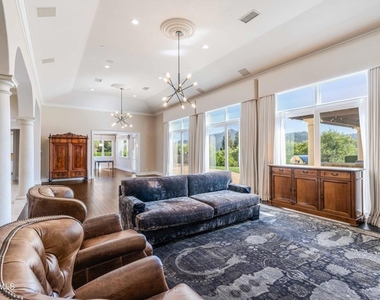 98 Queens Garden Drive - Photo Thumbnail 12