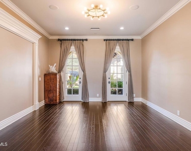98 Queens Garden Drive - Photo Thumbnail 13