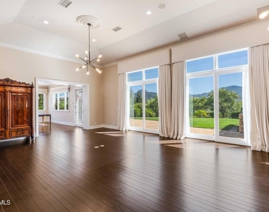98 Queens Garden Drive - Photo Thumbnail 4