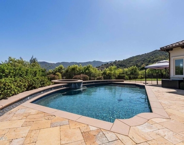 98 Queens Garden Drive - Photo Thumbnail 21
