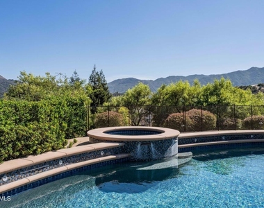 98 Queens Garden Drive - Photo Thumbnail 2