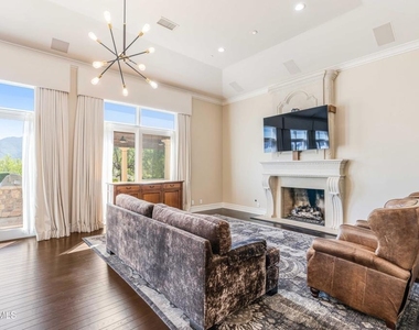 98 Queens Garden Drive - Photo Thumbnail 11