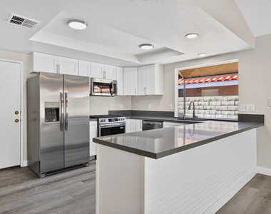 1448 E Adobe Way - Photo Thumbnail 5