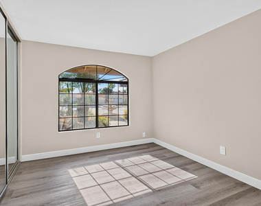 1448 E Adobe Way - Photo Thumbnail 7