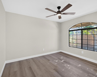 1448 E Adobe Way - Photo Thumbnail 8