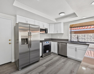 1448 E Adobe Way - Photo Thumbnail 6