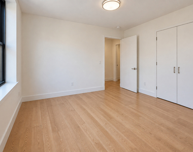 222 East 34th Street - Photo Thumbnail 4