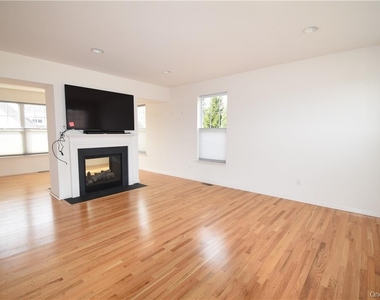 4 High Ridge Lane - Photo Thumbnail 3