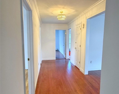 201 Edgewood Avenue - Photo Thumbnail 4