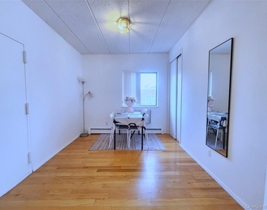 149-15 Barclay Avenue - Photo Thumbnail 9