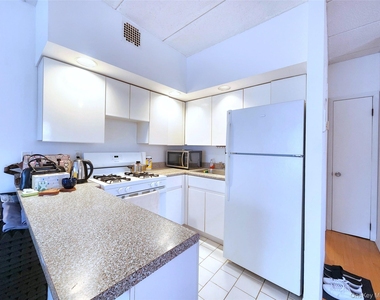 149-15 Barclay Avenue - Photo Thumbnail 11