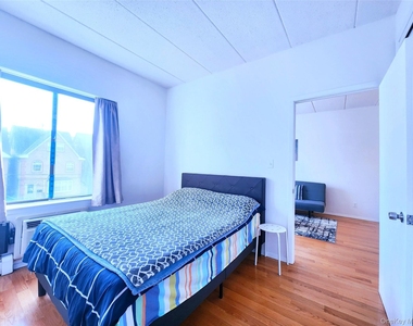 149-15 Barclay Avenue - Photo Thumbnail 15