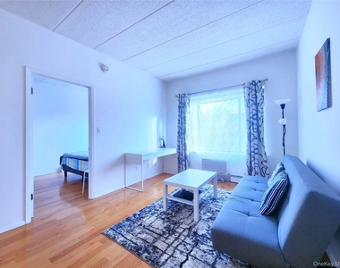 149-15 Barclay Avenue - Photo Thumbnail 3