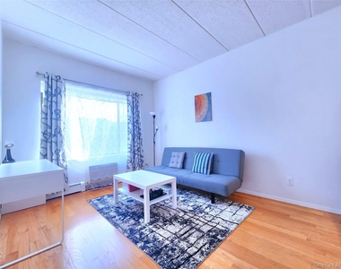 149-15 Barclay Avenue - Photo Thumbnail 1