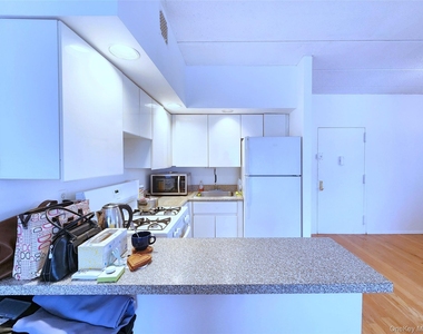 149-15 Barclay Avenue - Photo Thumbnail 13