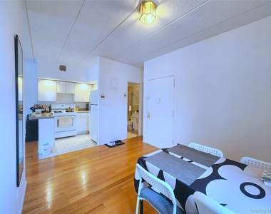 149-15 Barclay Avenue - Photo Thumbnail 8