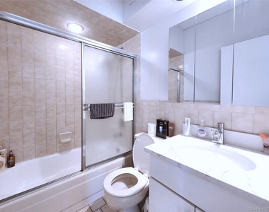 149-15 Barclay Avenue - Photo Thumbnail 17
