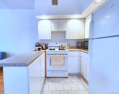 149-15 Barclay Avenue - Photo Thumbnail 12