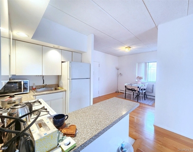 149-15 Barclay Avenue - Photo Thumbnail 10