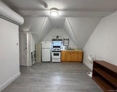 14711 35th Avenue - Photo Thumbnail 2