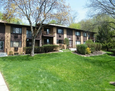 6 W. Lawrence Park Drive - Photo Thumbnail 4