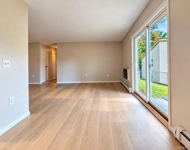 326 Concord Lane - Photo Thumbnail 3