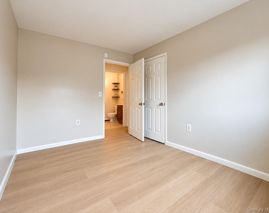 326 Concord Lane - Photo Thumbnail 9