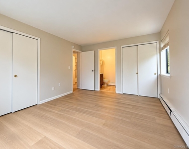 326 Concord Lane - Photo Thumbnail 10