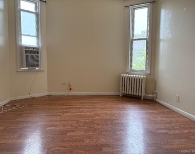 111 Hart Avenue - Photo Thumbnail 3