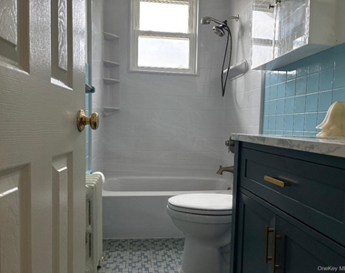 111 Hart Avenue - Photo Thumbnail 2