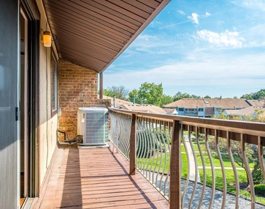 312 Edison Glen Terrace - Photo Thumbnail 24