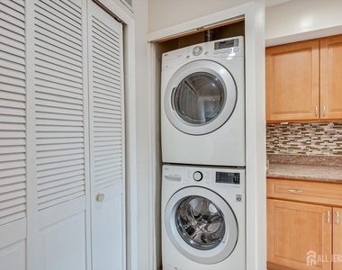 312 Edison Glen Terrace - Photo Thumbnail 16