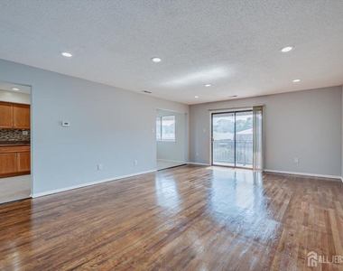 312 Edison Glen Terrace - Photo Thumbnail 6