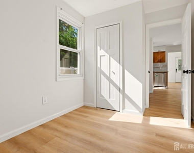 250 Brookside Avenue - Photo Thumbnail 13
