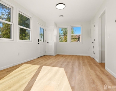 250 Brookside Avenue - Photo Thumbnail 4