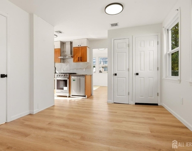 250 Brookside Avenue - Photo Thumbnail 9