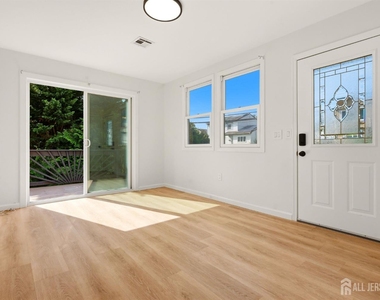 250 Brookside Avenue - Photo Thumbnail 3