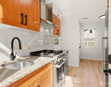 250 Brookside Avenue - Photo Thumbnail 8