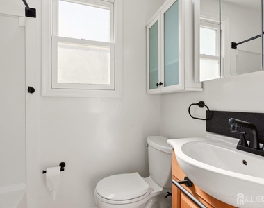 250 Brookside Avenue - Photo Thumbnail 16