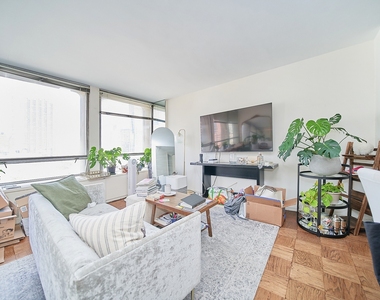 300 E 33rd Street - Photo Thumbnail 2