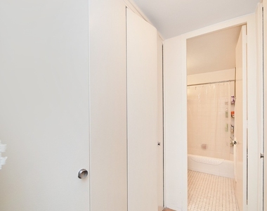 300 E 33rd Street - Photo Thumbnail 4