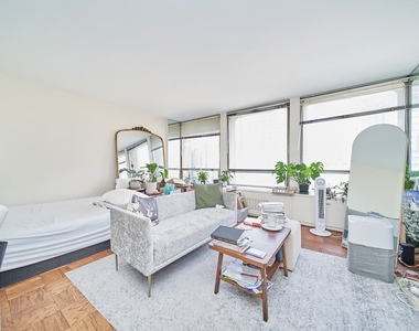 300 E 33rd Street - Photo Thumbnail 1