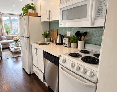 102 Greenwich Avenue - Photo Thumbnail 4