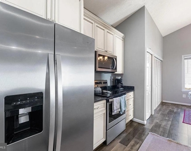 9833 Nimitz Court - Photo Thumbnail 6