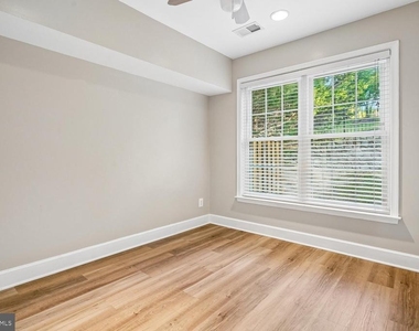 14614 Robin Glen Way - Photo Thumbnail 6
