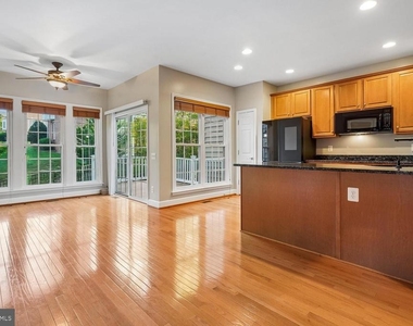 14614 Robin Glen Way - Photo Thumbnail 11