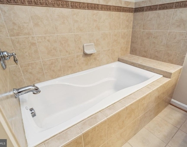 2801 Chinkapin Oak Lane - Photo Thumbnail 16