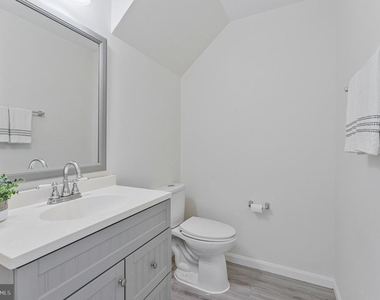 21799 Baldwin Square - Photo Thumbnail 5