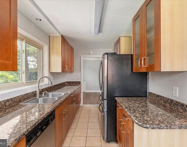 6630 S Kings Highway - Photo Thumbnail 4