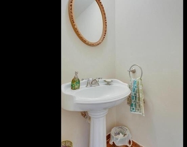 9902 Lakepointe Drive - Photo Thumbnail 9